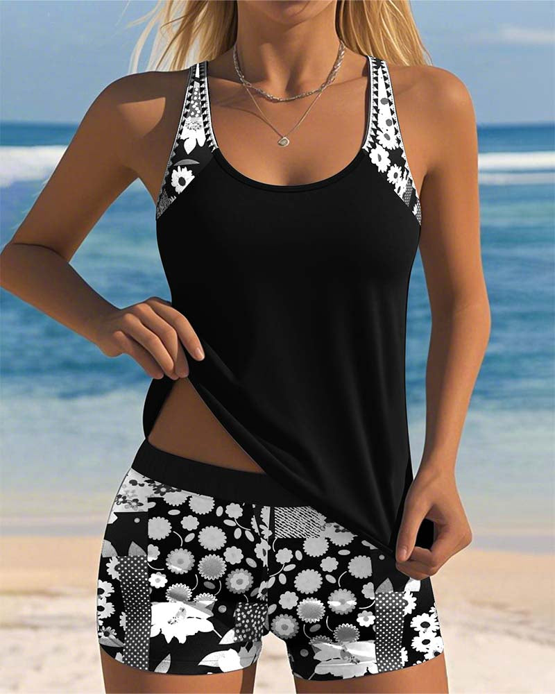 Tankini in een extra lang model met verstelbare bandjes Tankini in een extra lang model met verstelbare bandjes