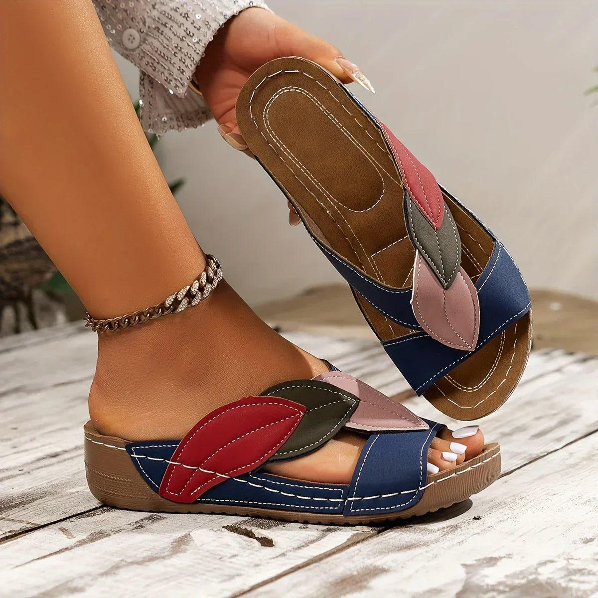Elora™ | Comfortabele Dames Slippers met Bladaccent