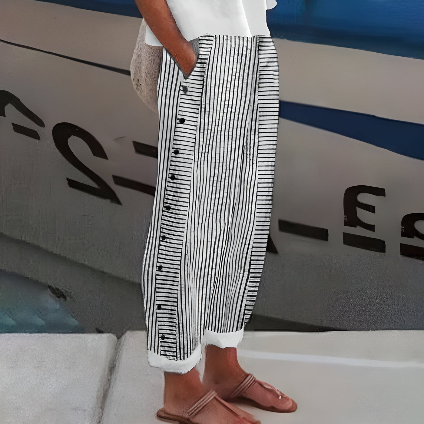 Dyantha™ | Luchtige Gestreepte Broek met Knoopdetail